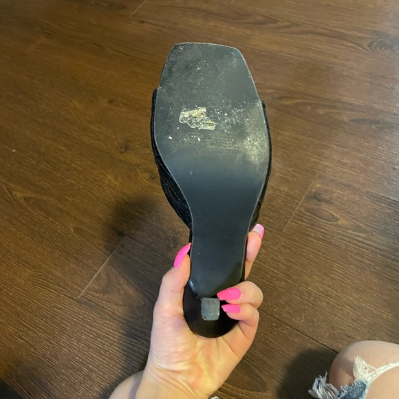 Heels - Picture 3 of 4